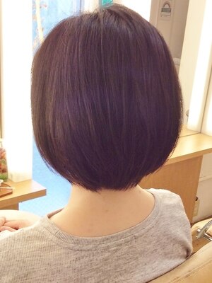 ご自宅での再現性の高いヘアスタイルをご提案。一人ひとりの髪質や骨格を見極めてカットしていきます。