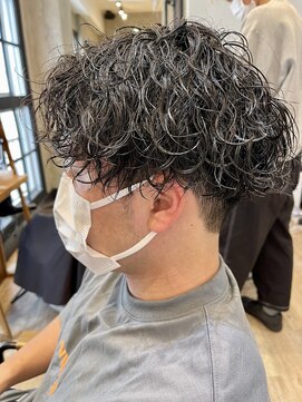 エフエム 明大前(FM) バーバー　ツイストスパイラル/波巻きパーマ/フェードカット