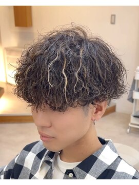 リンダ(LYNDA) ツイスト/スパイラル/マッシュパーマ/ハイトーンカラー/波巻き