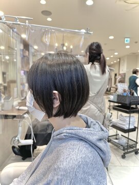 アッシュ 大泉学園店(Ash) 初めてでも挑戦しやすい短すぎないショートボブ