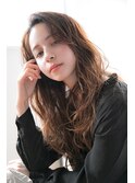 かきあげ前髪ウェーブロングスタイル
