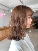 ミルクティーベージュグレージュ巻き髪ハイライト
