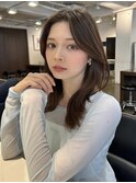 長め前髪にくびれ感が可愛いレイヤーミディ／レイヤー