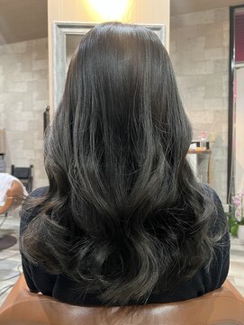 ハコ(H.A.Co) オリーブグレージュです。