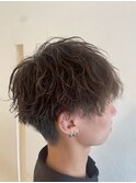 決めすぎない無造作感が魅力。ルーズウェーブ/メンズパーマ