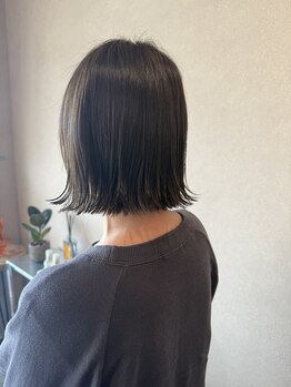 髪質やクセを見極めたカットで自宅での再現性の良さを実感！伸びてもキレイが続く、扱いやすいStyleに♪