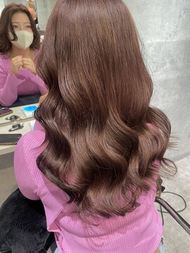 アンダーバーホワイト(_WHITE) 肌に合いやすいピンクブラウン