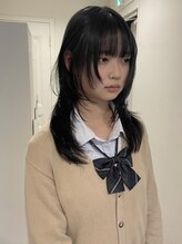 エイチ(811) ミニウルフホワイトグレージュレイヤーカット大人ショート美髪