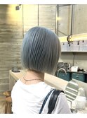 ブルーカラーブルーシルバーハイトーンブリーチダブルカラーボブ