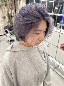 ステア ケース(stair case) 内巻きミニボブハイトーンブリーチカラー