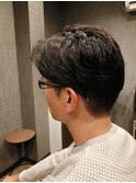 メンズパーマセンターパートスタイル