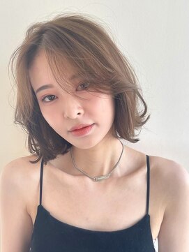 イヴォークトーキョーオーサカ(EVOKE TOKYO osaka) レイヤーボブ 顔周りカット ベージュカラー 透明感 大人女性