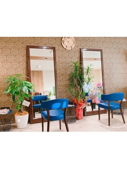 頭皮と髪に優しいカラー剤を厳選し、お客様の髪質に合わせたスタイル提案とケアにこだわりました♪