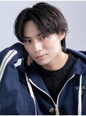 大人の色気を出す微分けニュアンスパーマ×センターパートウルフ