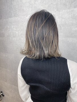 アンダーバーホワイト 天王寺阿倍野店(_WHITE) 外国人風バレイヤージュ_アッシュグレー_リラクシーミディ