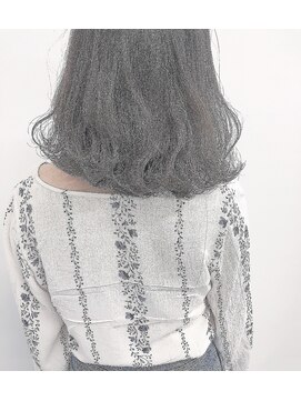 ガーランドウメダ(Garland umeda) アディクシーカラー＿ミディアムボブ＿000334