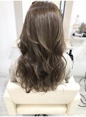 オリーブベージュ