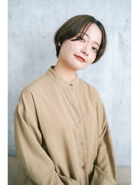 グロウ バイ フェイス(GLOW by face) 大人ショートボブ前下がりショートくすみベージュ２０代３０代