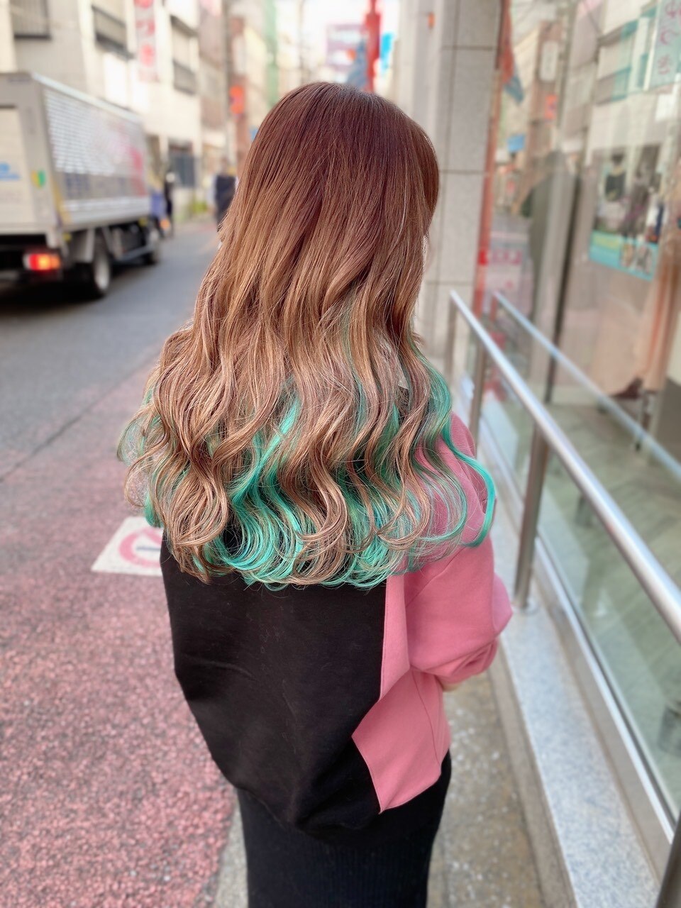 ターコイズブルーxラテブラウン#シールエクステ#小顔ヘア#小倉