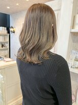 キャアリー(Caary)&nbsp;福山市美容室Caary 人気 透明感オリーブベージュくびれ巻き