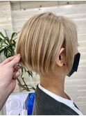 ベージュ