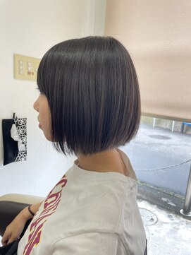 ラズープリット 前下がりミニボブ