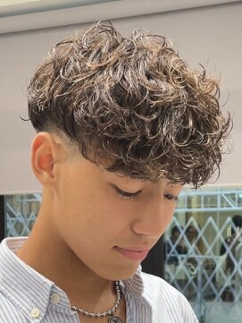 レタッチ バイ フィフス 天神大名(RETOUCH by fifth) スペインカールラルフカール波巻きスパイラルパーマメンズパーマ