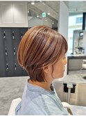 新城明るい白髪染め白髪ぼかしハイライト 大人ショートボブ