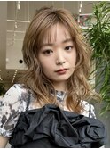 curly hair斜めバングデザインカラーシルキーベージュ