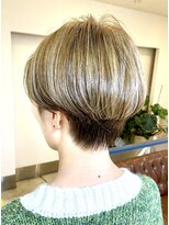 ヘアアンドメイクフリッシュ(HAIR&MAKE FRISCH) ハンサムショート　コンマヘア　ハイライトショート
