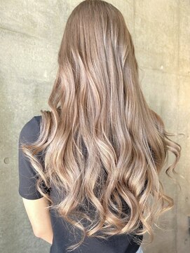 セル(CELL) ハイトーンベージュ ブリーチカラー 巻き髪ロングヘア