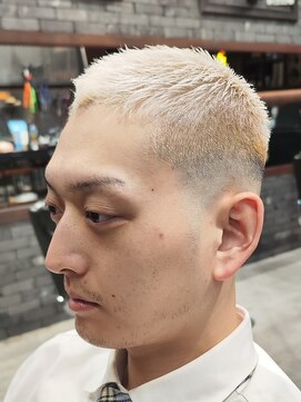 スリーセント 栄(3/cent) ハイトーン/ブリーチ/クルーカット/スキンフェード