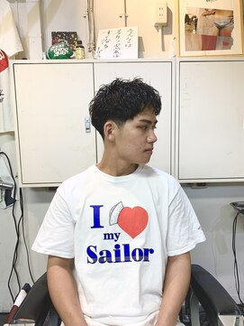 メリケンバーバーショップ フクオカ(MERICAN BARBERSHOP FUK) フェザーパーマサーフカール刈り上げセンターパート