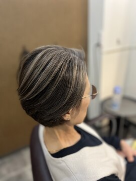 glow up by24 稲葉 大人の品格漂う立体レイヤーショート