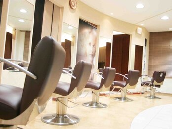 ヘアープレイス 美 遊 人(HAIR PLACE)の写真/丁寧なカウンセリングで骨格・髪質・クセを見極め、ライフスタイルに寄り添う“本当に似合う”ヘアをご提案