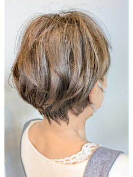 ショートボブ