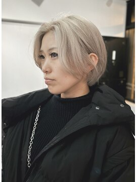 クイン(qin) ホワイトショートボブ