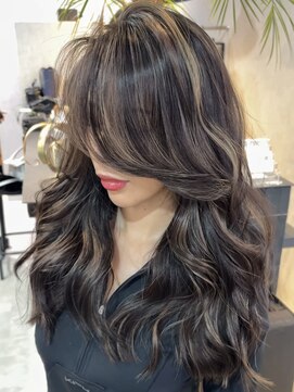 メリー オオサカ(Merly Osaka) 心斎橋/バレイヤージュ/レイヤーカット/海外レイヤー