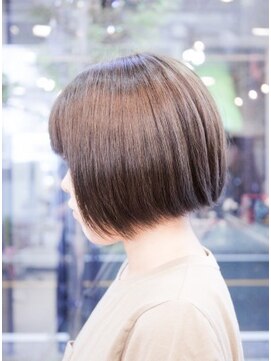 クアトロ グランシュ 川崎店(QUATRO × GranCieux) ぱっつんショート★QUATRO★