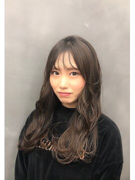 タグ(tag) フェザーバングミディアムレイヤースタイル