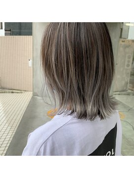 イン(in.) ハイライト×ホワイトシルバー