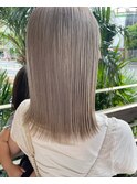 [ニュアンスカラー]ホワイミルクティーの外はねミディアム