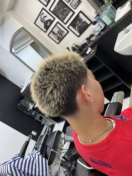 ザ フェイダーズ(The Faderz) ハイトーンブリーチ束感メンズテーパーフェード無造作ハイライト