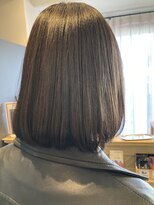 モラ 神楽坂(Mora)&nbsp;艶と透け感のある、アッシュブラックのロブヘア