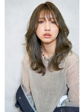 モア 下通店(MORE) シングルカラーオリーブ。大人可愛い20代30代40代小顔レイヤー