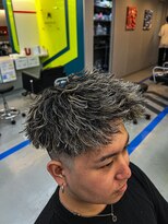 ダズルヘアラッシュ(DAZZLE hair RUSH)&nbsp;ツイストスパイラルパーマ＋金メッシュ～スキンフェード～