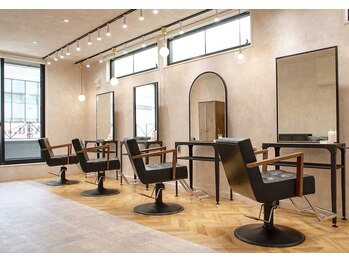 Agu hair sifle 本町通り店【アグ ヘアー シフレ】