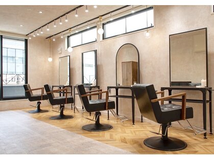 アグ ヘアー シフレ 本町通り店(Agu hair sifle)の写真