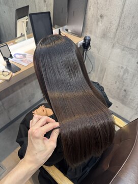アリアバイエクラート 新宿南口店(ARiA by ECLART) ★毛先にブリーチ毛があっても綺麗になる美髪矯正★