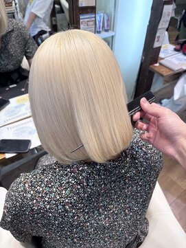 アン(Hair make un) 【ブロンド】